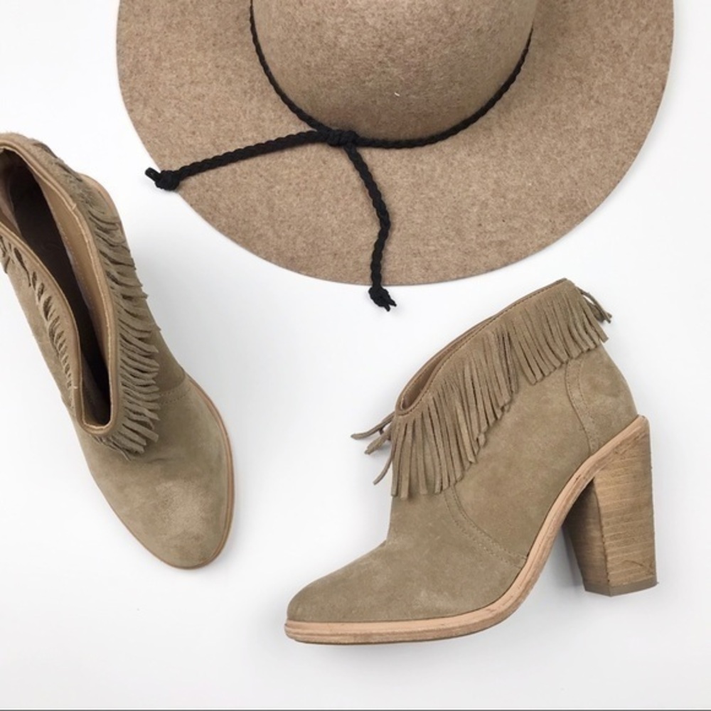 Joie Women's Loren' tan Fringe ankle Bootie size 7